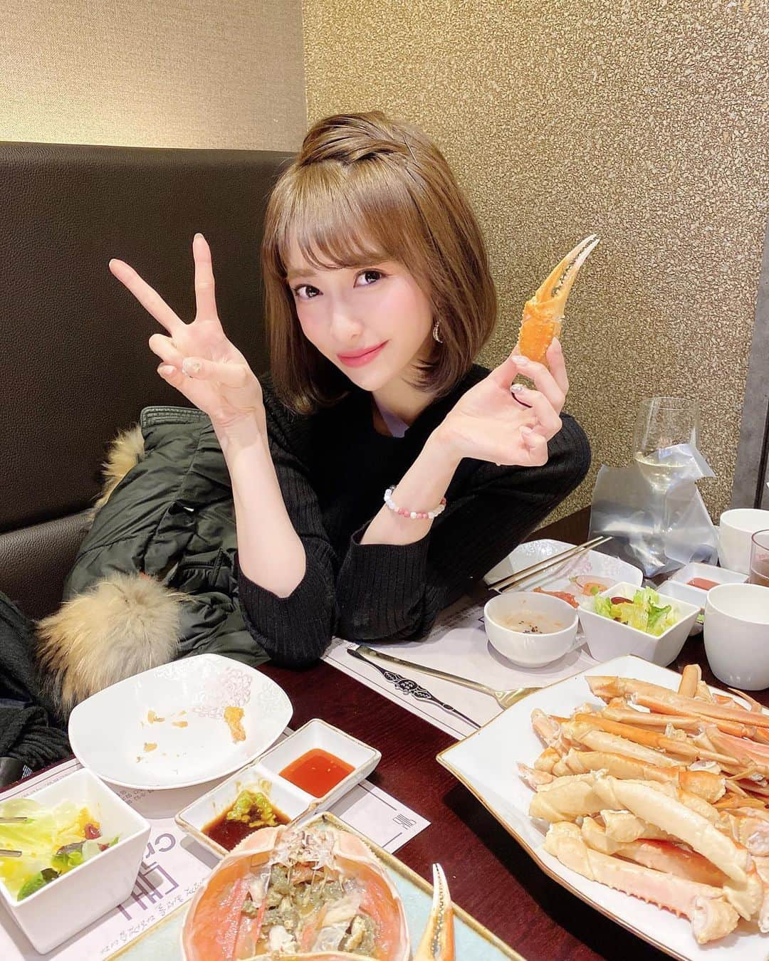 新部宏美さんのインスタグラム写真 - (新部宏美Instagram)「韓国で蟹をおなかいっっぱい食べました😍🥰🤩🥳 * 5人でズワイガニ4杯とタラバガニ一杯をぺろり🦀🦀🦀🦀🦀みんな終始無言でした🤣 ヒラメのお刺身も美味しかった❣️韓国で日本スタイルのお刺身を食べるのは初めてだったかも…💙 * #대게나라#テゲナラ#crabber#蟹#蟹料理#カニ#🦀#korea#seoul#수원화성#韓国料理#韓国旅行#韓国グルメ」1月21日 4時49分 - piromin_1202