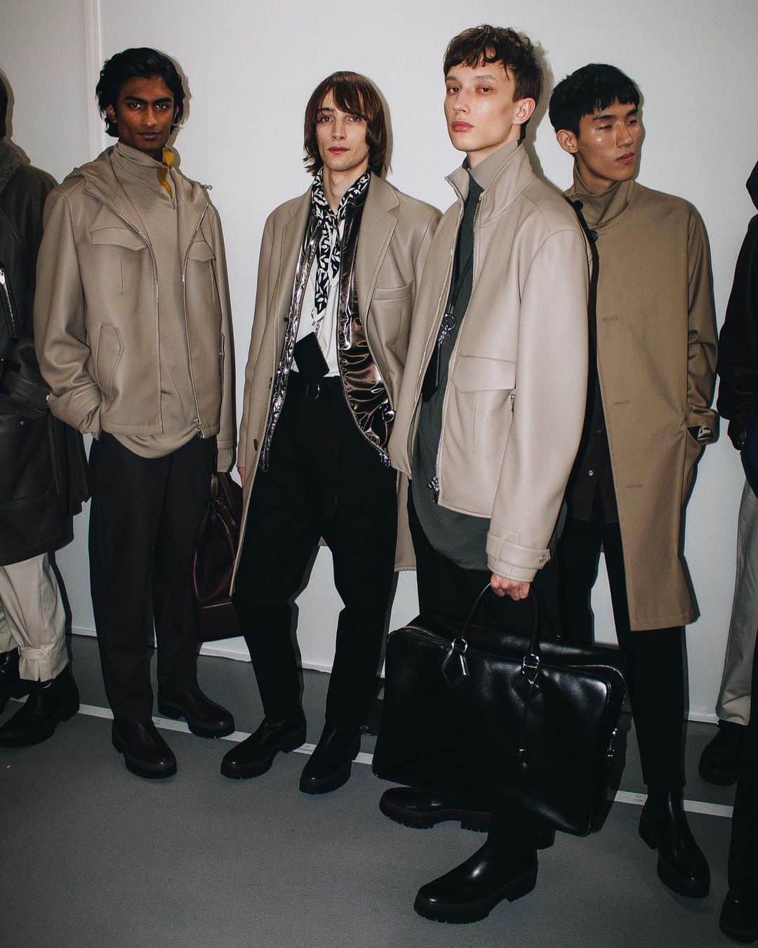 GQさんのインスタグラム写真 - (GQInstagram)「At Paris Fashion Week, designers at Loewe and Bode are redefining luxury. So is the hottest name in men’s bags: Hermès. Read more at the link in bio. (📸@tyrellhampton)」1月21日 5時18分 - gq