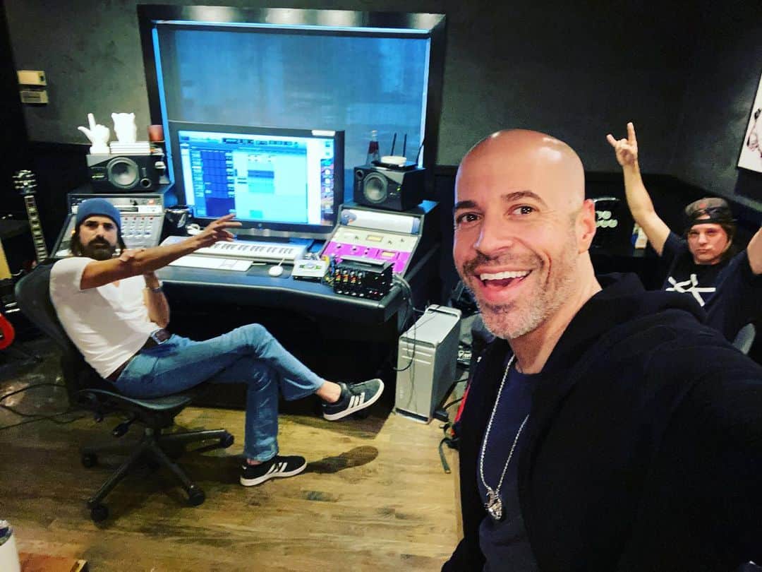 クリス・ドートリーのインスタグラム：「Magic in the making ⚡️💫✨」