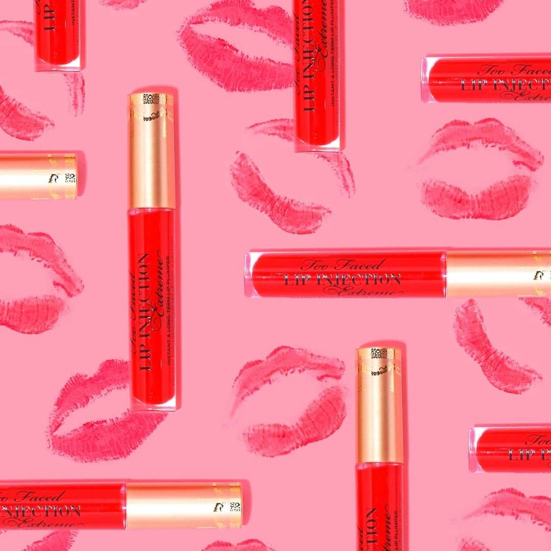 Too Facedさんのインスタグラム写真 - (Too FacedInstagram)「PLUMP. SEXY. LIPS. 💋 Get all the volume (and none of the needles 😉) with our Lip Injection Extreme! Shade shown: Strawberry Kiss. #toofaced」1月21日 6時00分 - toofaced