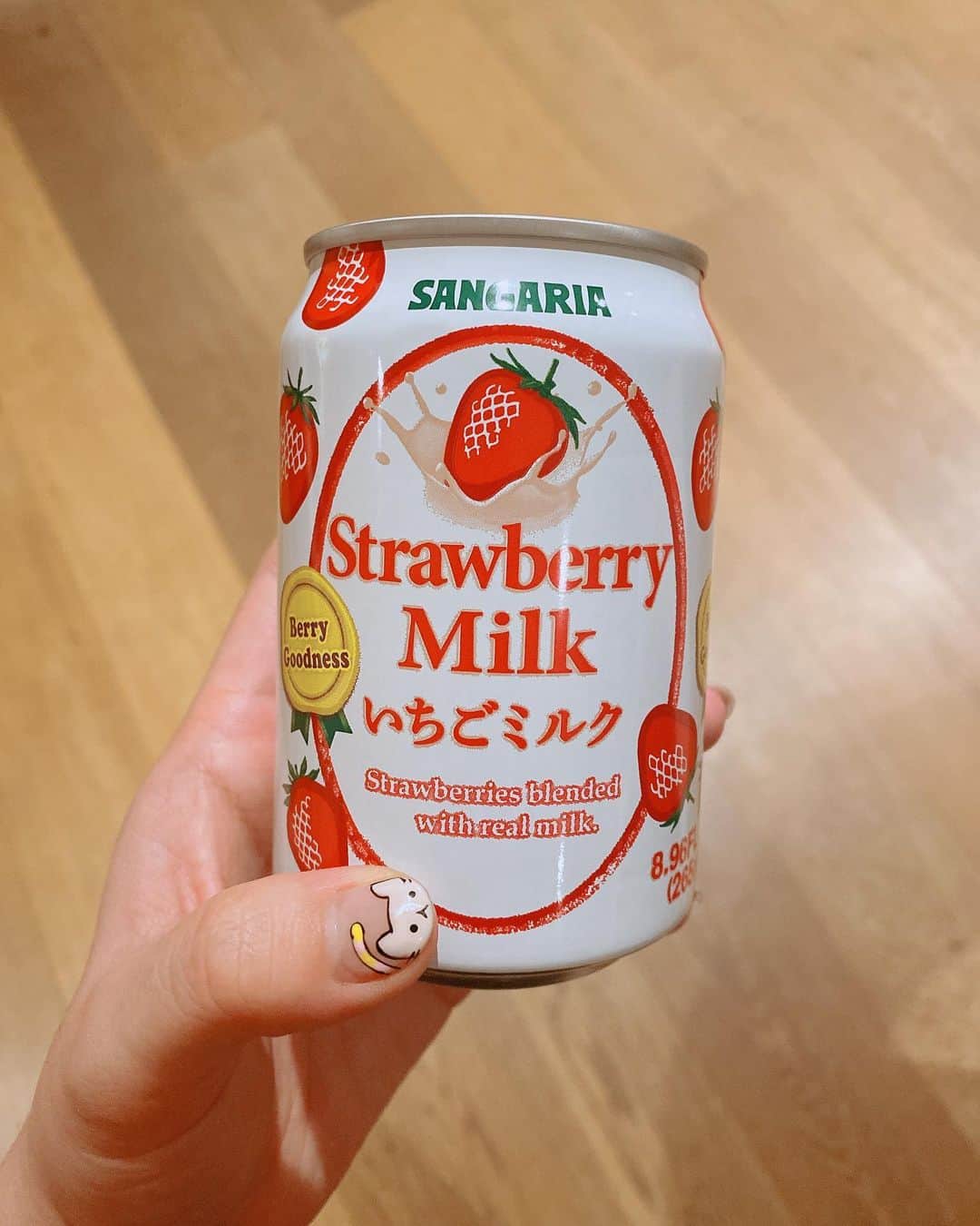ミシェル・ファンさんのインスタグラム写真 - (ミシェル・ファンInstagram)「I don’t even like strawberry milk, but this is good 🍓 🍼」1月21日 6時16分 - michellephan