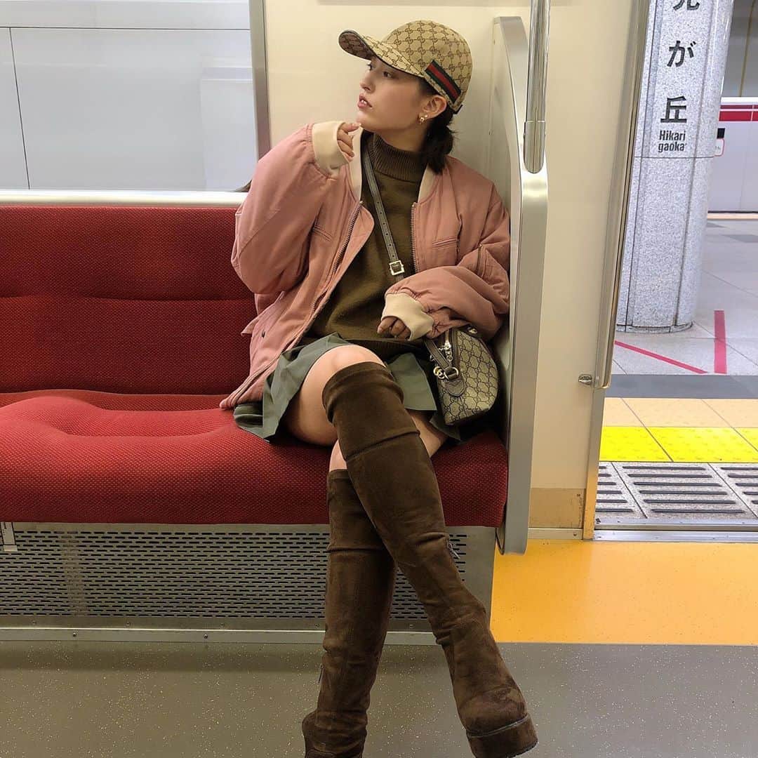 平田梨奈さんのインスタグラム写真 - (平田梨奈Instagram)「おはよう。1人だと電車乗れないけど誰かいたら大丈夫だよ👌この前どきどきしながら電車乗ったんだあ🚃朝のサラリーマンや学生尊敬します。今日もがんばろうね！」1月21日 6時30分 - hirari_official