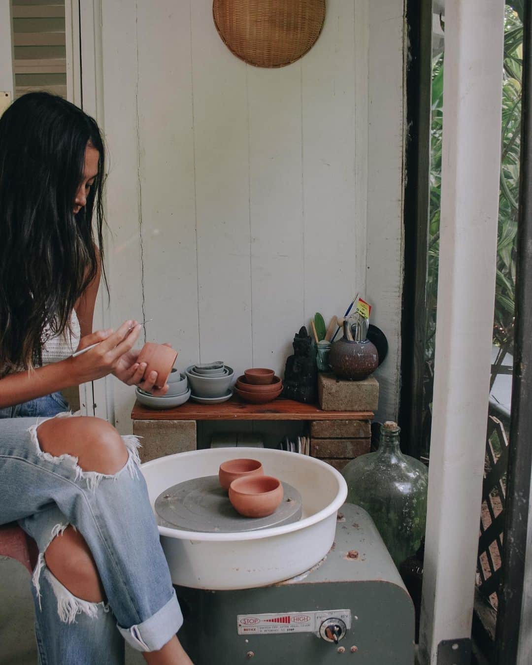 Tamikoのインスタグラム：「creation station 〰️ @tamikoclairestoneware #tamikoclaire #ceramicstudio #handmade」