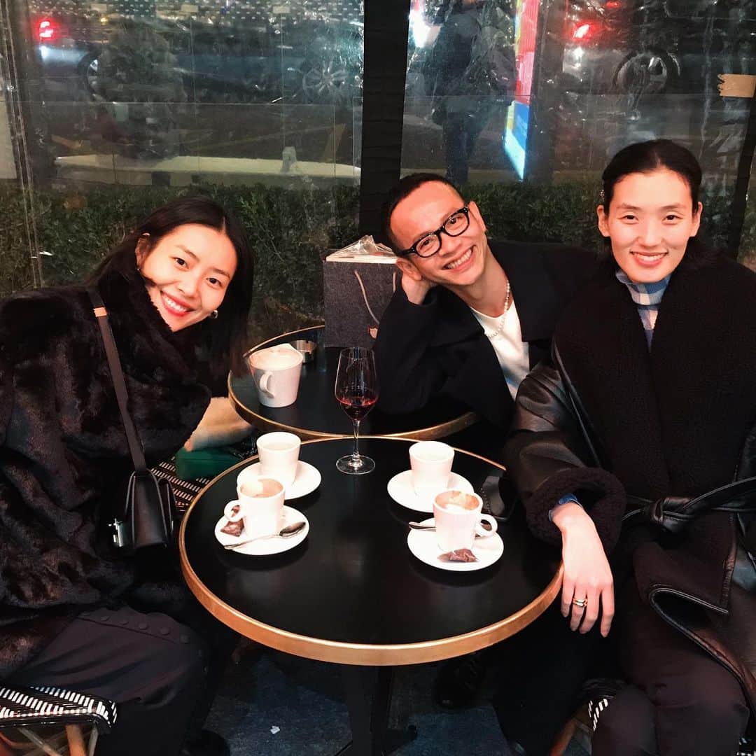 リウ・ウェンのインスタグラム：「Parisian nights😜」