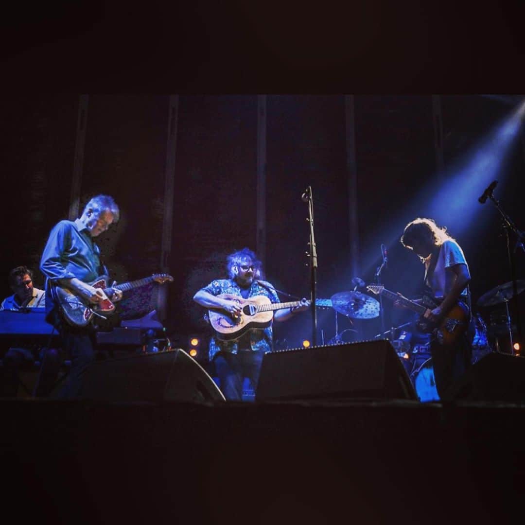コートニー・バーネットのインスタグラム：「Had the best time at Sky Blue Sky Festival 💙💙💙beautiful audience thank u for whistling with me. Plus a little Handshake Drugs with @wilco Muchas gracias!!! XOXo Photos by @tinnitus_photo n me」