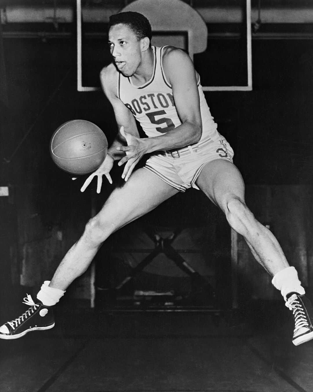 converseさんのインスタグラム写真 - (converseInstagram)「On April 25, 1950, Charles “Chuck” Cooper broke the NBA’s color barrier when the Boston Celtics selected him with the 13 overall pick of the NBA draft. He played four years in Boston and finished his professional career in 1956 with the Fort Wayne Pistons, helping the team win the Western Division and advance to the NBA Finals.  Introducing Breaking Down Barriers, a new NBA Hardwood Classics collection that shines a spotlight on three African American players who changed the face of basketball. Available January 23 on Converse.com & House of Hoops. #BeTheFirst @conversehoops」1月21日 7時15分 - converse