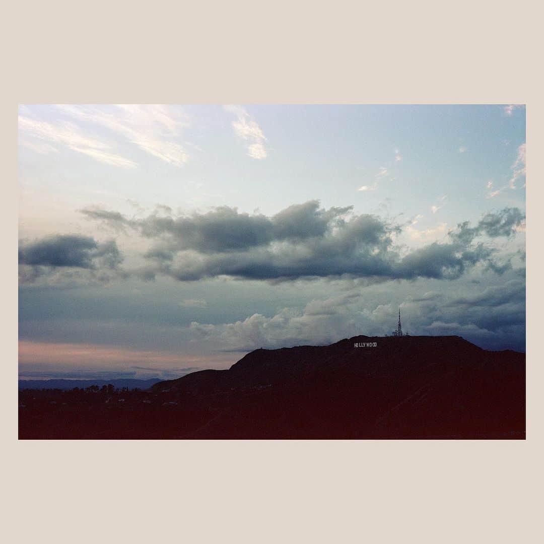アリス・ガオのインスタグラム：「finished an old roll in my leica m6 at griffith and had no idea what stock i was shooting - i assumed it was iso400 film (not that i even had a meter. i blindly guessed at the exposure 😆). took it out and it was #ektar100. oops. pushed it a stop and dig the results! scanned on an epson850 at home. 🤓」