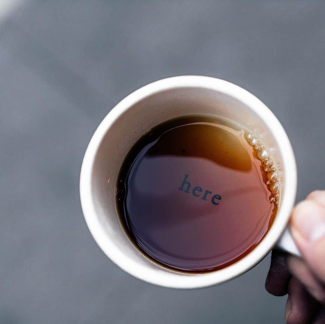 山口淳一さんのインスタグラム写真 - (山口淳一Instagram)「Good morning. Tokyo tomorrow. — #japan #kyoto #here #coffee #herekyoto #canele #latte #latteart #art #cafe #slayer #espresso #roasting #roaster #probat  #日本 #京都 #コーヒー #カヌレ #ココカヌレ #ラテ #ラテアート #アート #スレイヤー #エスプレッソ #ロースター #焙煎 #バリスタ」1月21日 7時40分 - junichi_yamaguchi