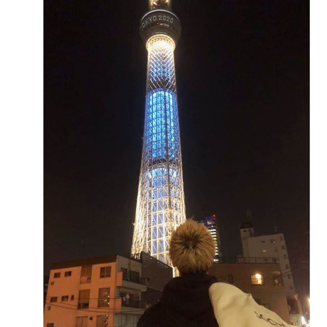 北野貴之さんのインスタグラム写真 - (北野貴之Instagram)「日本一の富士山。 日本一のスカイツリー。 TOKYO 2020 と書かれるだけで、語呂が素敵だからお洒落。 100年越えの、歴史ある天丼屋さん。 お店で天丼なんて、何年振り、いつ以来だろ。  #2020#ボリューム#安#1400#昔#変わらない味#浅草#穴子#小エビ#大海老#天麩羅#多から家」1月21日 19時10分 - takashi_kitano