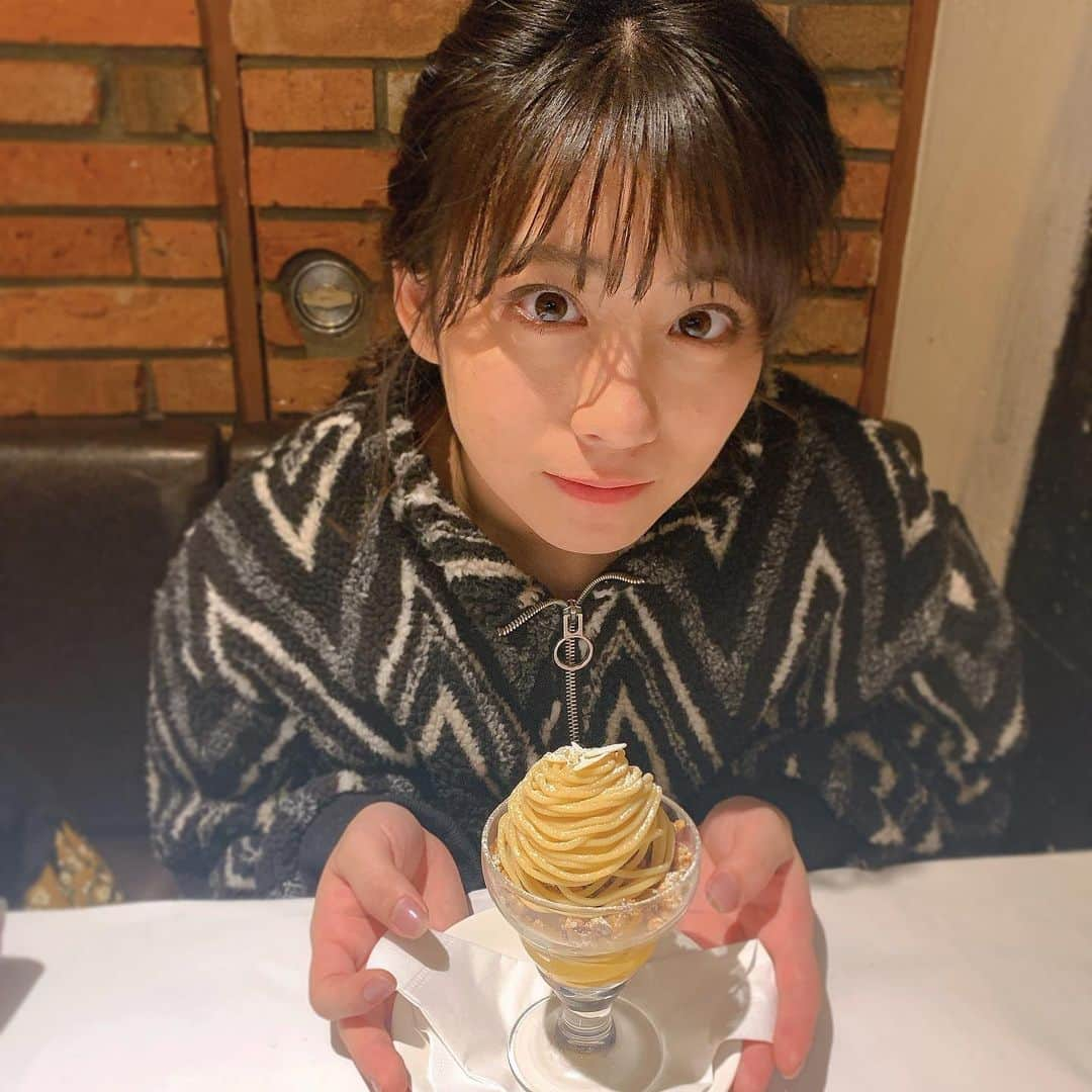 坂本遥奈さんのインスタグラム写真 - (坂本遥奈Instagram)「→→ めちゃめちゃおいしかった☺️ モンブランとわたし🌰👏 #文化洋食店　☆ ハンバーグもカニクリームコロッケも ここは全部美味しい❤︎」1月21日 19時11分 - haruna_sakamoto_official