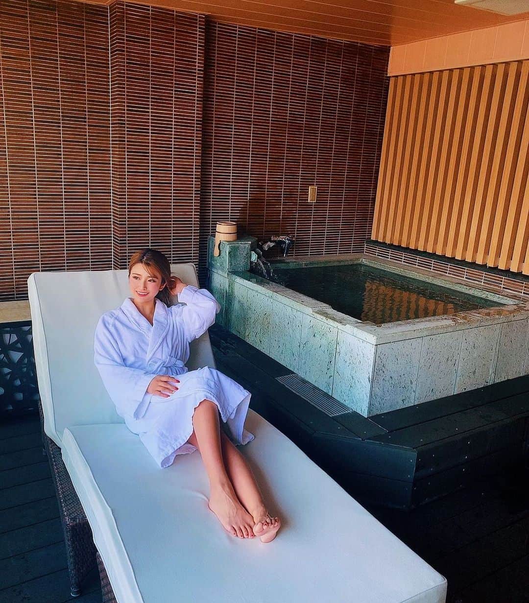 鈴木まりなのインスタグラム：「chilling🌞       #luxuryryokan #sweetroom #travel #chilling #dj #girlsdj #femaledj #asiandj #Japanesedj #djlife #djingismylife #djinglife #djlifestyle」