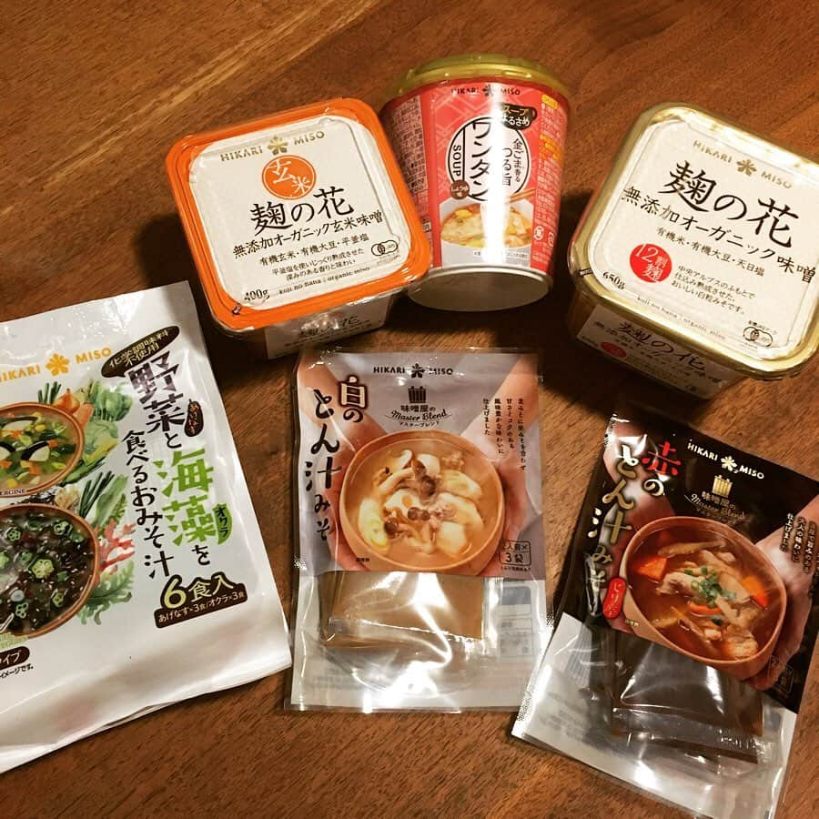 相馬絵美さんのインスタグラム写真 - (相馬絵美Instagram)「オーガニック味噌のパイオニアともいえる、長野の老舗メーカー @hikarimiso さんの新商品発表会に行ってきました！  ひかり味噌さんは無添加・有機だけでなく、ハラル認証などにもいち早く取り組んでいる会社さんです。  今回の発表会では、新たな植物性たんぱく質「オーツミート」を使った野菜スープや、新ブランド「味噌屋のマスターブレンド」など魅力的な商品が沢山ありました✨  2018年にオープンした日本料理レストラン「GINZA豉KUKI」の発酵と熟成を駆使したスペシャリテ2品も🍴  白味噌とチーズを使った茶碗蒸しが美味でした♡  世界的な人口増、環境への配慮、健康志向の高まりといったニーズに応えている素敵な商品や、会社の想いがとても印象的でした。  お土産も豪華！  #ひかり味噌 #味噌 #発酵 #発酵食品 #腸活 #腸内環境」1月21日 19時09分 - somaemi