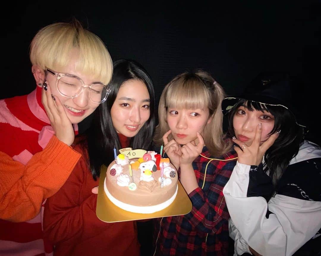 のインスタグラム：「21日に21歳なりました！！！ お祝いしてもらった🥺✨ #tempurakidz#21歳」