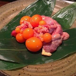 なかの食鶏十三店さんのインスタグラム写真 - (なかの食鶏十三店Instagram)「こんばんは😊こちらは当店のおすすめメニュー『玉紐』です！！従業員が最初お焼きしてお召し上がりいただけます😁ゴマダレで食べるのがたまらなく美味しいです👌🏼😝ぜひお待ちしております。 #大阪焼鳥 #大阪居酒屋#十三居酒屋#玉紐#焼鳥男子#焼鳥女子#大阪 #大阪市北区 #焼鳥好きな人と繋がりたい」1月21日 17時43分 - nakanoshokkei.juso