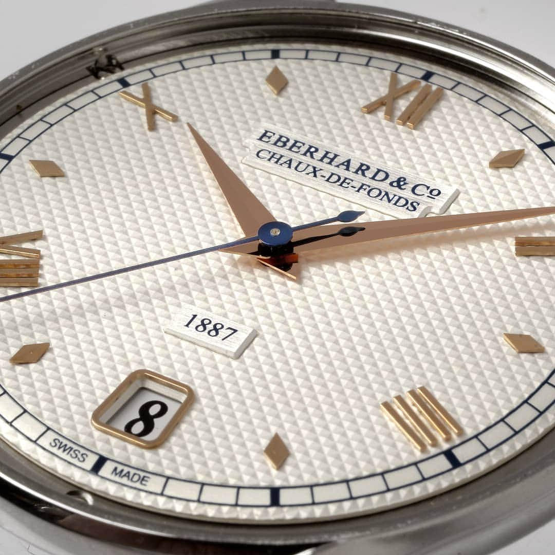 のインスタグラム：「The refined "clous de Paris" finish on the dial makes the new "1887 Remontage Manuel" a model with a great and sophisticated charm. #eberhard_co #eberhard #eberhardwatches #eberhard1887 #eberhard_1887 #1887 #1887remontagemanuel #charm #handwindingmovement」