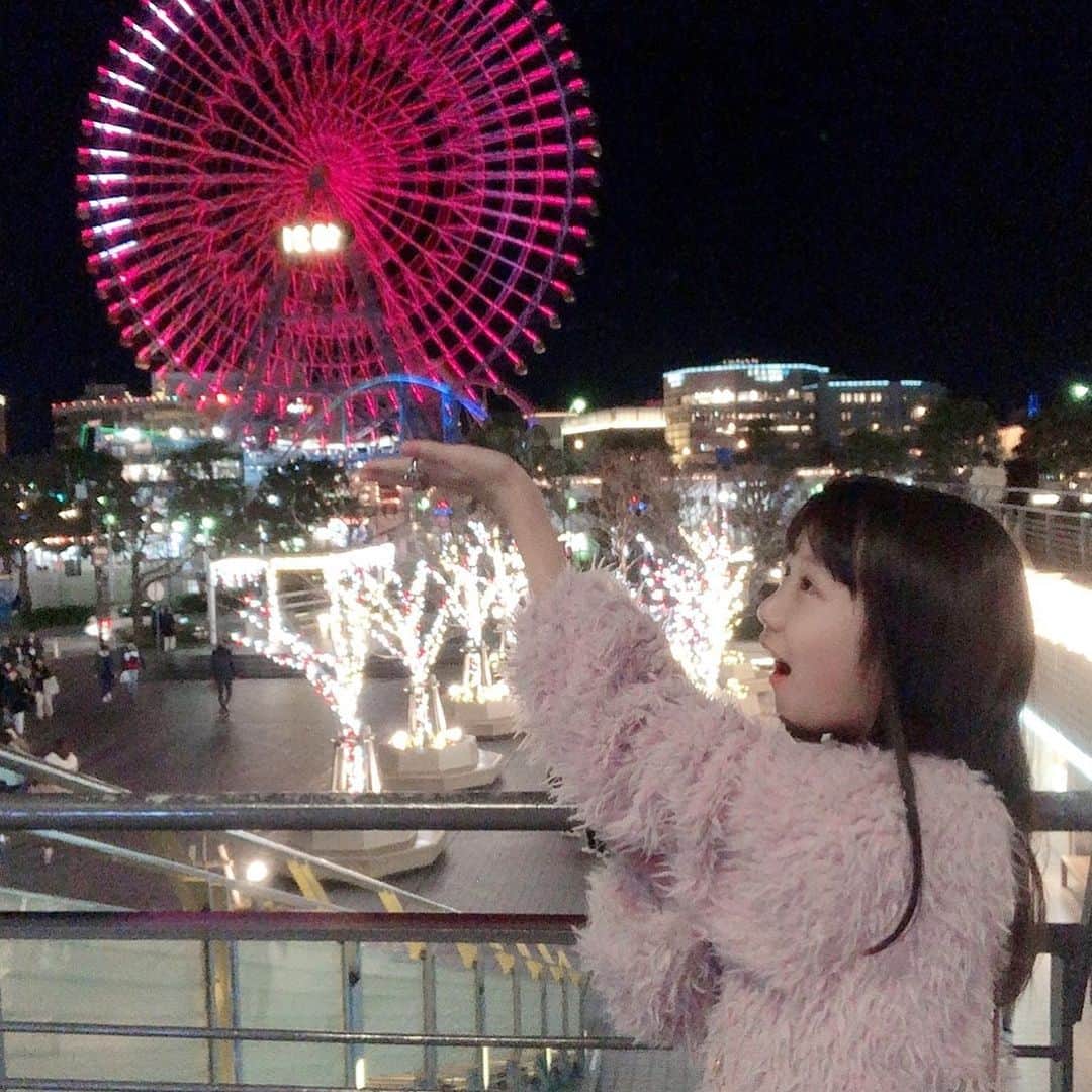 ゆわももチャンネルさんのインスタグラム写真 - (ゆわももチャンネルInstagram)「横浜に行ったときの☺️✨ この日偶然、ひまちゃんも行ってたらしくて…😆！！ すごいね！  夜景っていいね😭✨ 写真撮ったけど遊園地入ってないので今度は行こう😂  #ゆわももチャンネル  #ゆわもも親子の日常  #ゆわももママのひとりごと  #横浜コスモワールド観覧車」1月21日 17時47分 - atsumi.y_m
