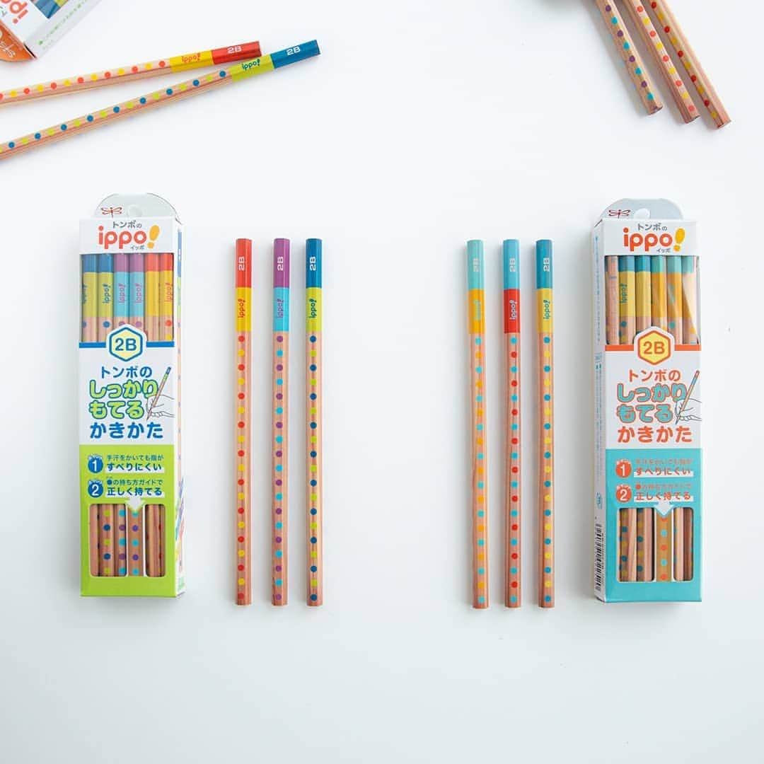 トンボ鉛筆さんのインスタグラム写真 - (トンボ鉛筆Instagram)「🌸ippo！すべりどめ付き鉛筆のモニター大募集📝﻿ ﻿ トンボの学童文具「ippo!」から発売されている「しっかりもてるかきかたえんぴつ」は軸に特殊なすべりどめ加工がされたかきかた鉛筆。﻿ 手が小さなお子さまや、手に汗をかいて鉛筆がすべりやすいお子さまでもしっかりと持ちやすい鉛筆です✨﻿ が、お写真では魅力が伝わりきらない！ということで、今回この鉛筆を体験していただくモニターさんを100名様募集いたします！﻿ ﻿ 鉛筆をお使いのお子さまがいる皆様、ぜひご応募ください💡﻿ ﻿ 【モニター製品】﻿ イッポ！しっかりもてるかきかたえんぴつ 4B六角軸 1ダース(12本)﻿ ※画像は2Bですが、お届けするのは4Bです ﻿ 【応募条件】﻿ ・Instagramの公開アカウントをお持ちの方﻿ ・就学前で鉛筆をお使いのお子さま～小学校6年生のお子さまがいるご家庭﻿ ・お子さまが鉛筆を持っているところを写真に撮りご自身のInstagramに投稿してくださる方﻿ ﻿ その他詳細はご応募フォームからご確認ください。﻿ ﻿ 【応募方法】﻿ トンボ鉛筆公式アカウント(このアカウント)のプロフィール画面→「ストーリーズハイライトのリンク」の応募フォームよりご応募ください。﻿ ご応募フォームURL：https://forms.gle/z59ZAZc6UxUuwnWD6﻿ ﻿ 【応募締め切り】﻿ 2月2日(日)﻿ ※ご応募多数の場合は抽選となります。﻿ ﻿ その他ご不明な点がございましたら、コメントにてご質問くださいませ。﻿ ご応募お待ちしております✨﻿ .﻿ .﻿ .﻿ #入学準備 #新入学 #新学期 #小学生ママ #ippo #トンボのイッポ #tombow #stationery #stationerylove #handwritten #tombowpencil #トンボ鉛筆 #文房具 #文具 #文具好き #文房具好き #文具好きさんと繋がりたい #鉛筆 #かきかたえんぴつ #ippo #新一年生 #イッポ」1月21日 18時01分 - tombowpencil
