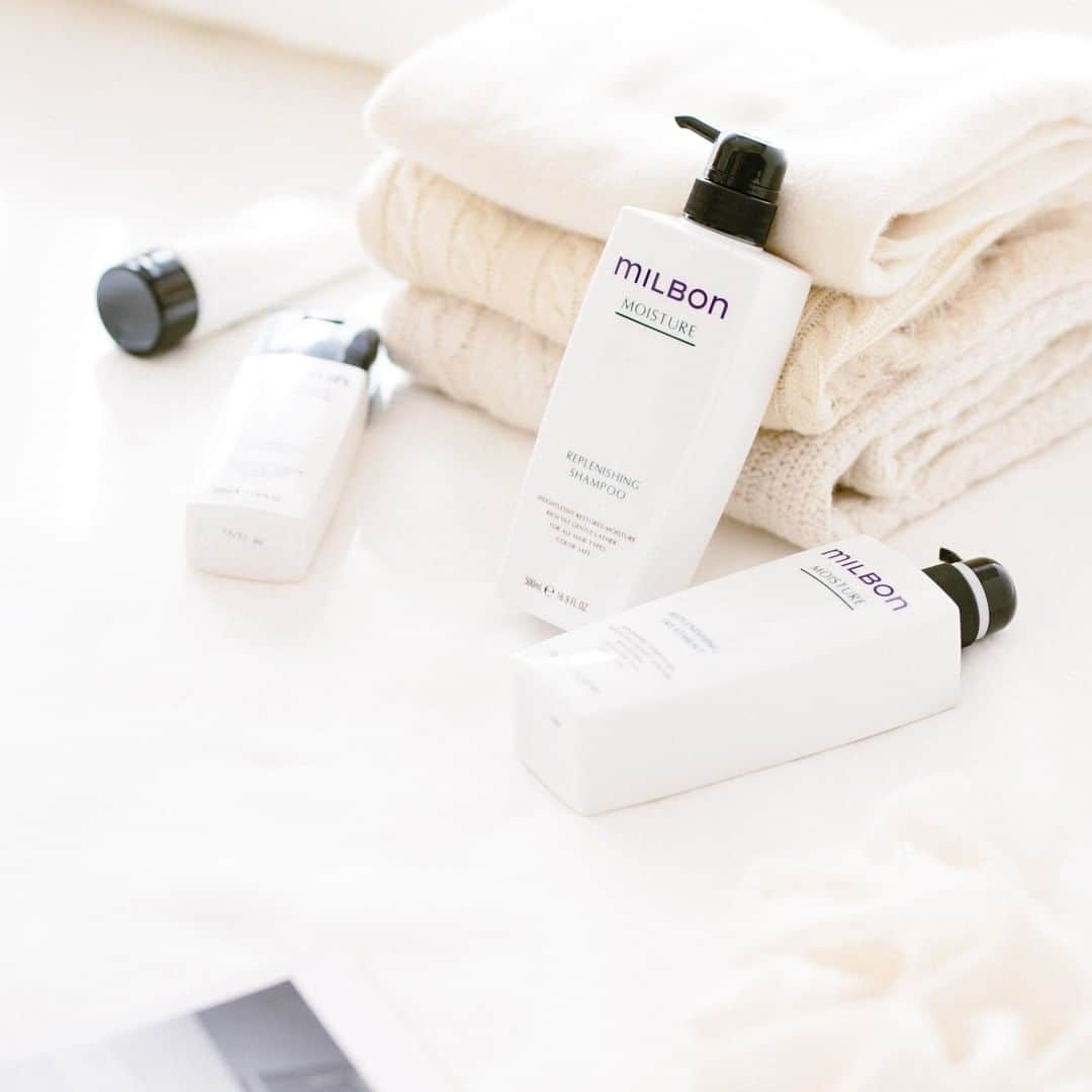 のインスタグラム：「Winter dryness will affect not only your skin, but also your hair. “Milbon MOISTURE Series” will preserve hair’s moisture while not creating greasy hair.  It will help you maintain a soft and moisturized hair. ＝＝＝＝＝＝＝＝＝＝ Milbon official account. WE provide worldwide stylist-trusted hair products. On this account, we share how stylists around the world use Milbon products. Check out their amazing techniques! ＝＝＝＝＝＝＝＝＝＝ #milbon #globalmilbon #milbonproducts #hairdesign #haircut #haircare #hairstyle #hairarrange #haircolor #hairproduct #hairsalon #beautysalon #hairdesigner #hairstylist #hairartist #hairgoals #hairproductjunkie #hairtransformation #hairart #hairideas #beauty #shampoo #hairtreatment #beautifulhair #moisture #silkyhair」