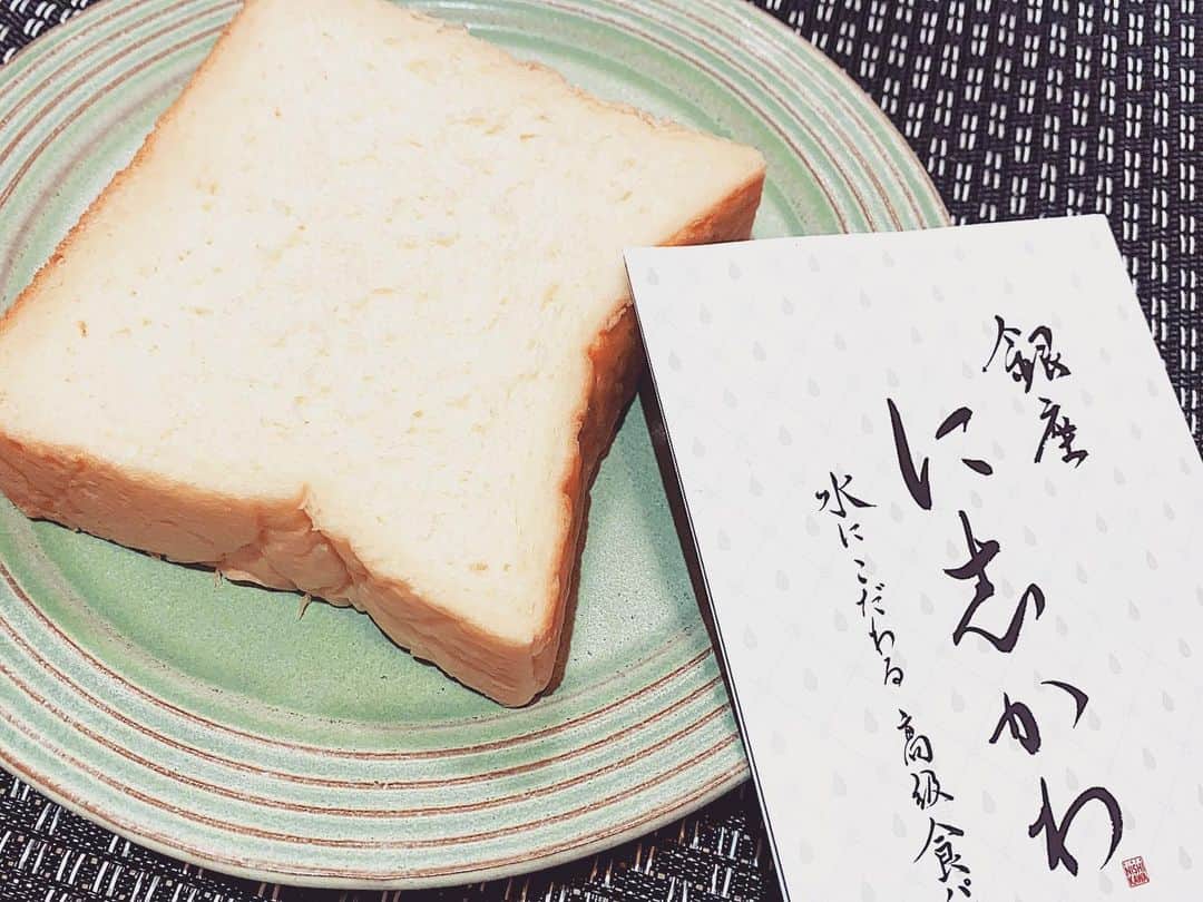 のインスタグラム：「お客様から頂いた高級食パン。  なかなか自分では買わないから嬉しいです😊  #に志かわ」