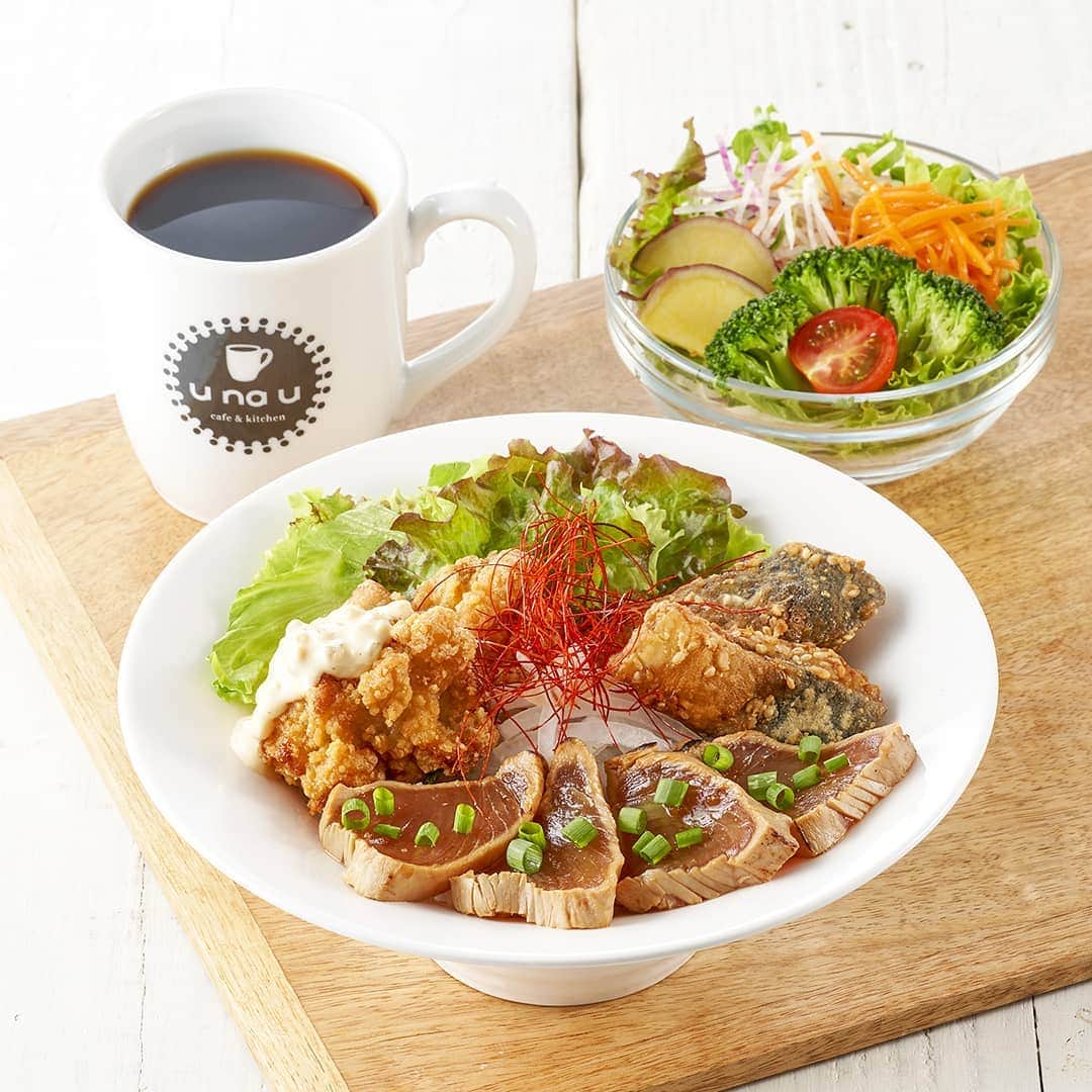 ペリエ千葉さんのインスタグラム写真 - (ペリエ千葉Instagram)「【エキナカ3F/ウナウカフェ&キッチン】 おすすめメニューのご紹介🍴 . unau丼 野田醤油の漬けマグロ＆房総サバの竜田揚げ  ドリンク付🥤 ￥940 ドリンク・サラダ付🥤🥗 ￥1,090  千葉県産の食材をふんだんに使用したボリューム満点のunauオリジナル丼ぶりです！ 11:00から販売しています。ランチにもおすすめです🌻 . #unaucafeandkitchen #ウナウカフェアンドキッチン #ペリエ千葉 #エキナカ #千葉駅 #カフェ #千葉カフェ #野田醤油 #房総サバ #喫煙室あり」1月21日 18時13分 - perie_chiba