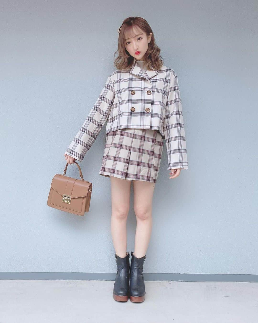 星野麻里愛さんのインスタグラム写真 - (星野麻里愛Instagram)「🍓wego staff  style🍓  ショートテーラードジャケット ¥4339  リブロゴ刺繍ロンT ¥1759  ラップミニスカート¥2199  詳細はプロフィールのURLを ご覧ください❤️ #wego#wego大須店#ウィゴー #うぃごー#全身コーデ #セットアップ#チェックコーデ  #チェックセットアップ #ブラウンバッグ#まりあコーデ」1月21日 18時27分 - maria.pink28