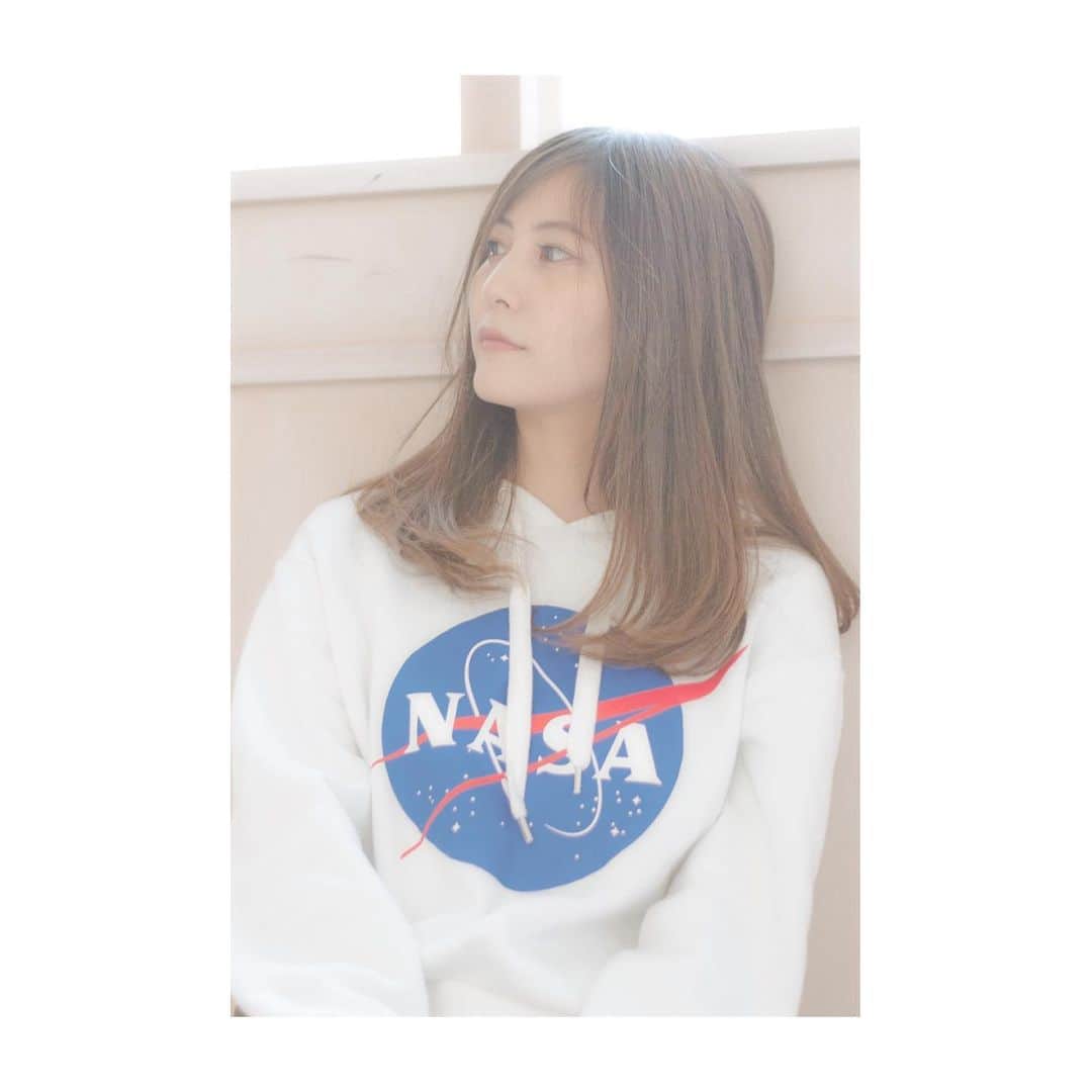 大崎みらいのインスタグラム：「、 こんな顔も できるんですシリーズ 、 サロン撮影って たのしいよね^ ^ 、 、 、 #NASA #サロモ #サロンモデル #撮影 #モデル #サロン撮影 #サロンモデルやります」