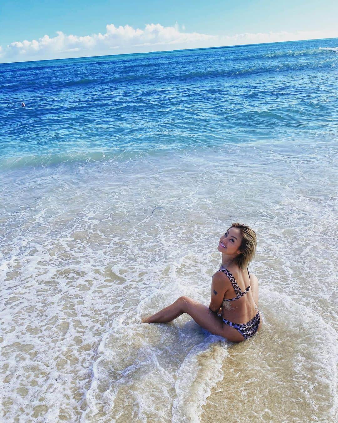 Nazukiのインスタグラム：「Hawaii Photo🌺🏖 思い出写真✨✨ 今日めっちゃ寒い😱😱 暑くなくても、暖かくなってほしい😭😭😭 #hawaii #hawaiistagram #hawaiitrip #hawaiilife  #beach #ハワイ旅行　 #ハワイ　#子連れハワイ #男の子ママ　#シンママ」