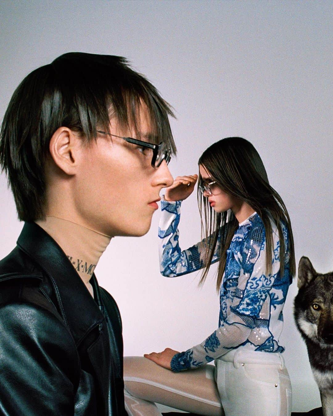 GENTLE MONSTERさんのインスタグラム写真 - (GENTLE MONSTERInstagram)「[2020 New Flatba & T-Optical] ‘FEARLESS; facing the unknown’ captured by Paris-based fashion photographer HUGO COMTE. Check out the full story of 2020 Eyewear collection and find more information of the ‘New Flatba' and 'T-Optical' series at Gentlemonster.com ⠀ 패션 포토그래퍼 HUGO COMTE의 시선으로 포착된 젠틀몬스터의 2020 아이웨어 캠페인 ‘FEARLESS; facing the unknown’. Gentlemonster.com 에서 캠페인의 풀 스토리와 함께 '뉴 플랫바'와 '티-옵티컬'라인의 제품을 만나보세요. ⠀ #NewFlatba #T_Optical #GentleMonster2020 #GentleMonster⠀」1月21日 18時22分 - gentlemonster