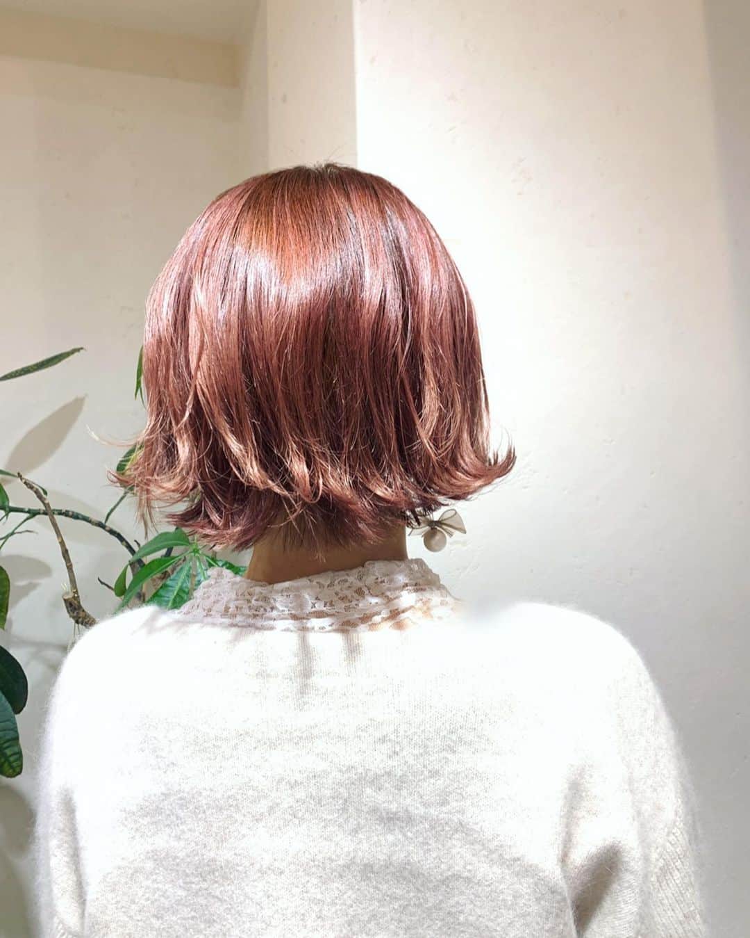 河西里音さんのインスタグラム写真 - (河西里音Instagram)「Pink Hair🎀💕💓💗 外ハネアレンジ可愛い～♪♪♪ 前髪も少しだけカット♡ 顔が明るく見える シースルーバンクが好き😘 ♡ ♡ ♡ #ヘアメンテ #前髪 #シースルーバンク #イルミナカラー #haircolor #pink #beauty」1月21日 18時22分 - rion_kasai