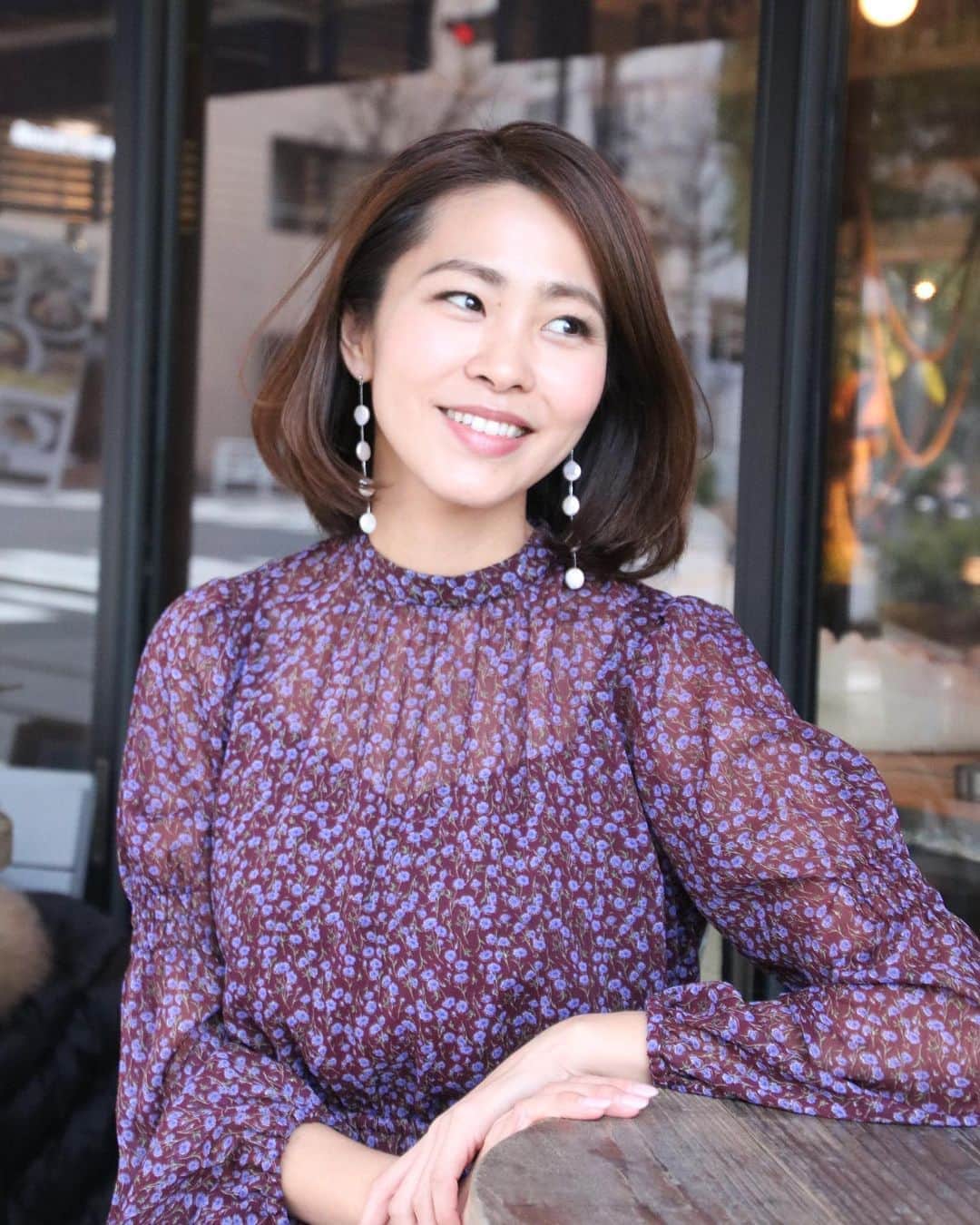 のインスタグラム：「最近よく登場するこのピアスは @sheriche.official のです。」