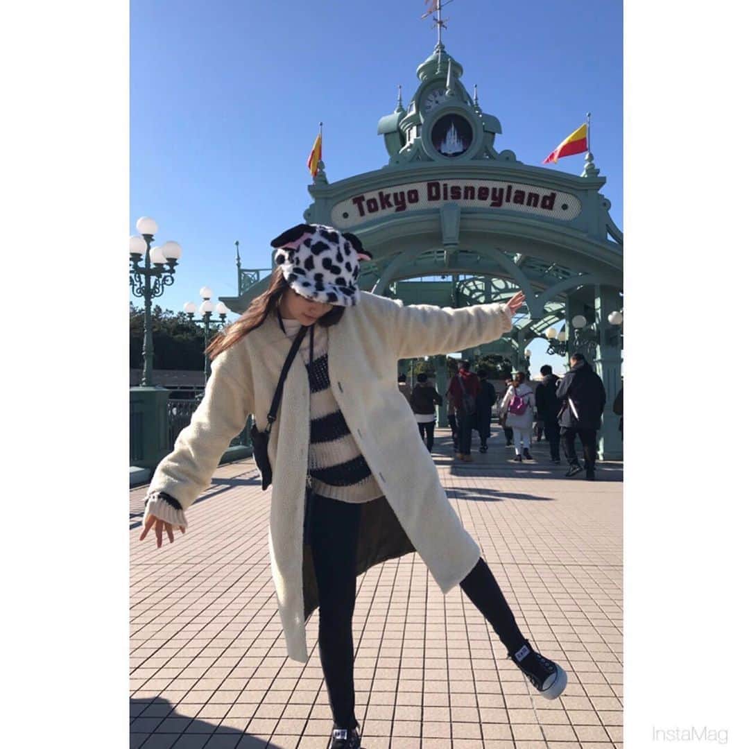 新潮社 ニコラ さんのインスタグラム写真 新潮社 ニコラ Instagram 真冬のあったかディズニーコーデ 101匹わんちゃんになったよ 帽子 Disney トップス Jouetie パンツ Uniqlo バッグ Pink Latte 靴 Converse 深尾あむ アム ニコモsnap ニコモ ニコラ