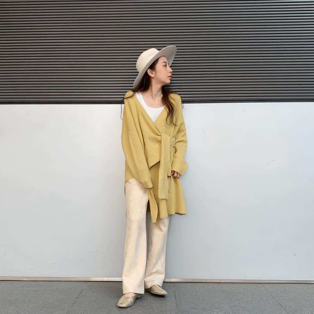 ungrid_minamiのインスタグラム：「. 明日は新作日 アシメデザインのカーディガン は羽織るだけでかっこいいんだ👏 @ungrid_official @ungrid_staffsnap #Ungrid#アミュプラザ博多」
