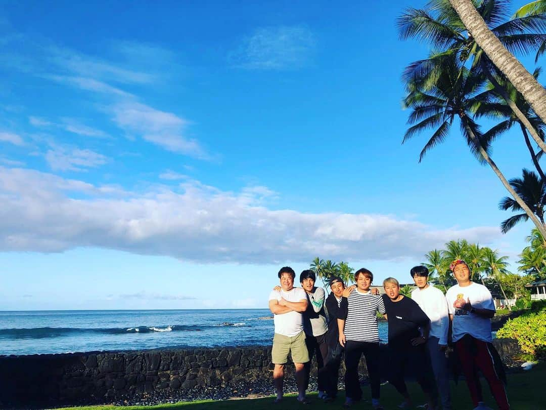 浜田雅功の旅日記さんのインスタグラム写真 - (浜田雅功の旅日記Instagram)「Goodbye Big Island 🌴🤙 #浜ちゃん後輩と行くハワイ島で休日  #浜田雅功 #ライセンス井本 #どりあんず #サカイストマサヨシ #プラスマイナス岩橋  #チーモンチョーチュウ菊地  #天竺鼠瀬下 #ハワイ島 #ビーチ #大阪チャンネル #hawaii  #hawaiiisland  #BigIsland 投稿者　どりあんず堤」1月21日 18時53分 - hamachankyuzitsu