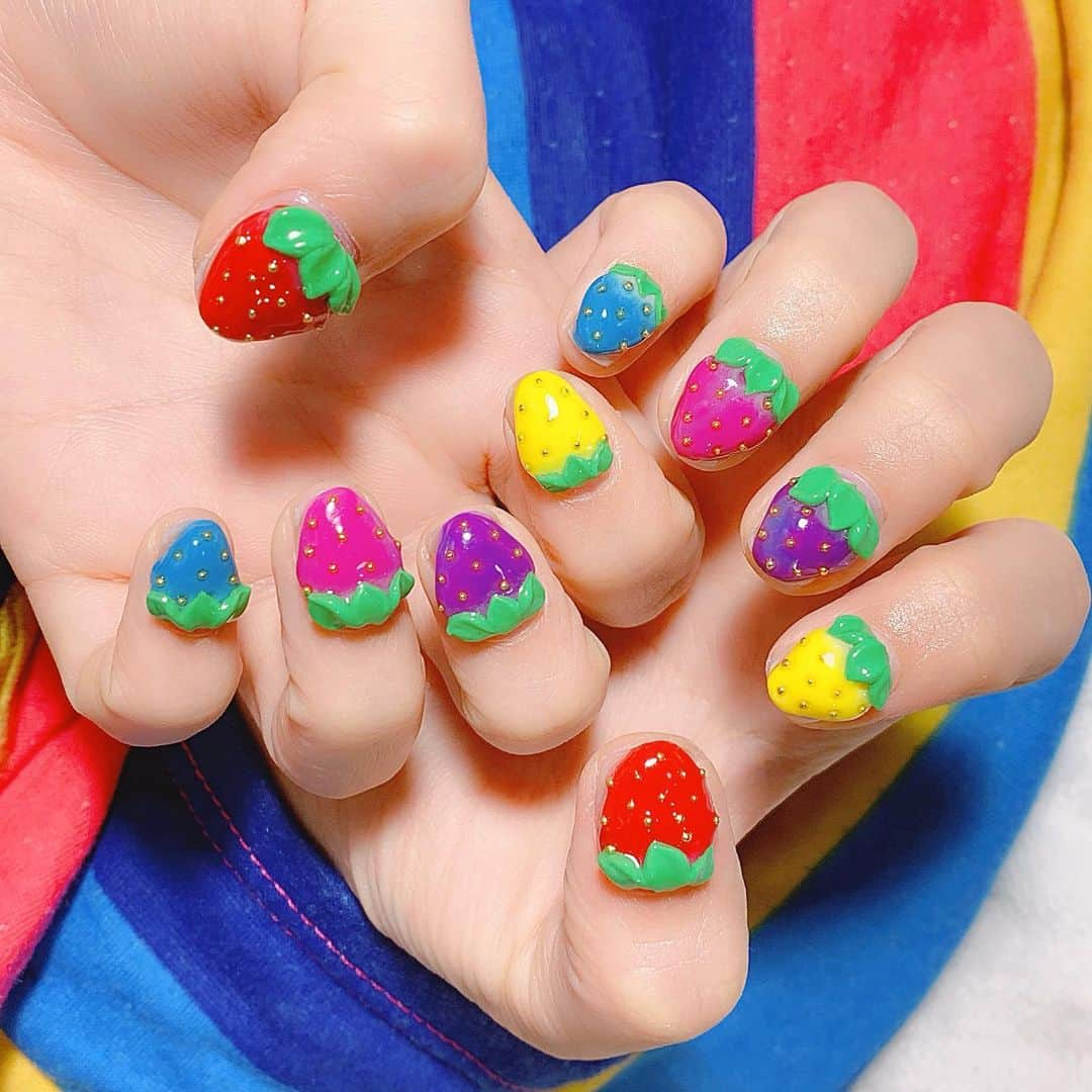 紅林大空さんのインスタグラム写真 - (紅林大空Instagram)「🍓💅💛 by @chiekonakayama  いちご食べに行くの楽しみすぎていちごネイル！ #くればやしネイル #cutenailart #strawberrynails」1月21日 18時55分 - kurebayashiii