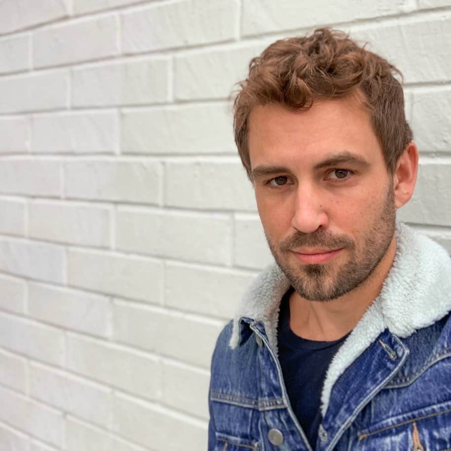 ニック・ビオールのインスタグラム：「Also not a champagne stealer.」