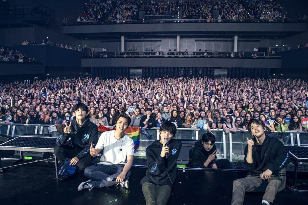 DAY6さんのインスタグラム写真 - (DAY6Instagram)「DANKE so much Berlin for an amazing night!! The way you enjoyed the show made us feel so much happier!!! Until the next time we meet, stay happy guys!!😁」1月21日 10時18分 - day6kilogram