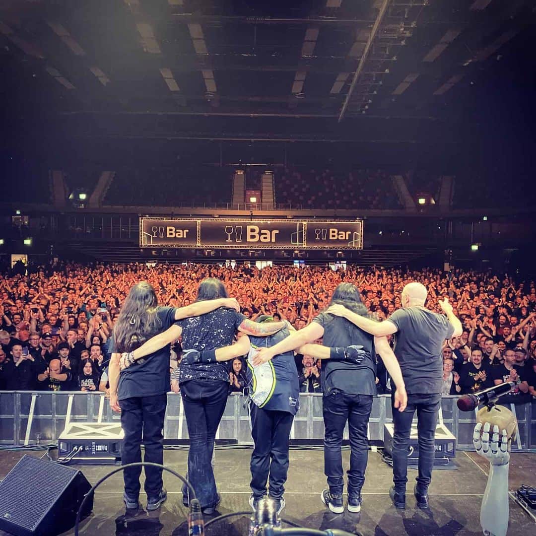 ドリーム・シアターさんのインスタグラム写真 - (ドリーム・シアターInstagram)「Thank you Trondheim! 🇳🇴 🤘  #dreamtheater #distanceovertimetour」1月21日 10時13分 - dreamtheaterofficial