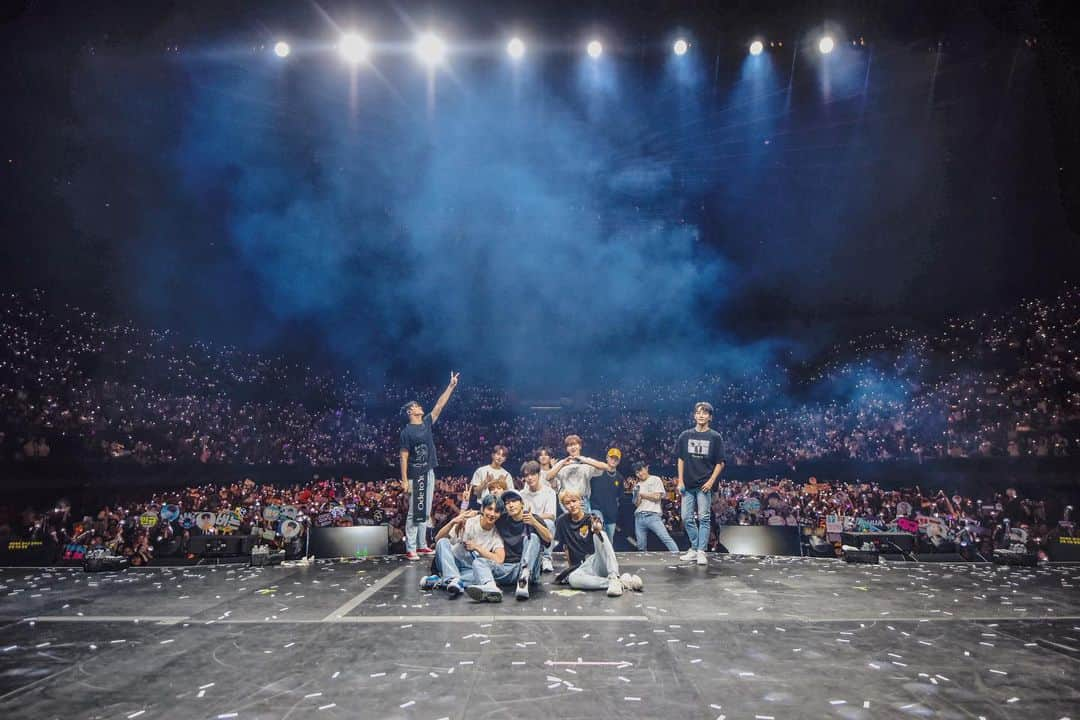 SEVENTEENさんのインスタグラム写真 - (SEVENTEENInstagram)「[17'S] SEVENTEEN WORLD TOUR [ODE TO YOU] IN LA  LA CARATs! Did you have fun? We were so happy to be with you!  ㅤㅤ ㅤㅤ ㅤ #ODETOYOUwithSVT  #NowSVT」1月21日 10時31分 - saythename_17