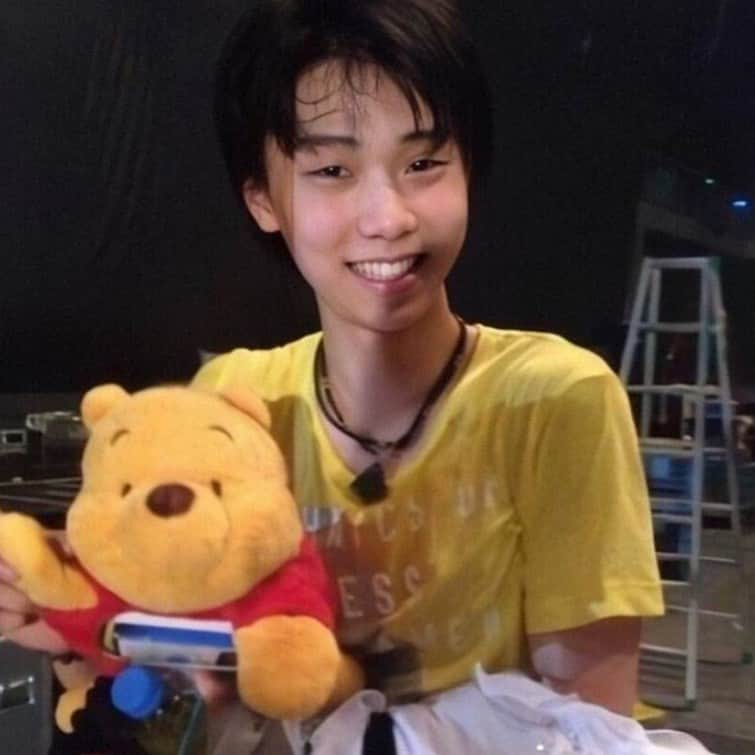  羽生結弦　ファンアカウントさんのインスタグラム写真 - ( 羽生結弦　ファンアカウントInstagram)「彼は彼のプーが大好き😂❤️❤️❤️ #羽生結弦 #yuzuruhanyu #hanyuyuzuru #yuzuru #hanyu #yuzu #japan #japanese #japanesefigureskater #figureskating」1月21日 11時02分 - yuzuruhanyu_1994