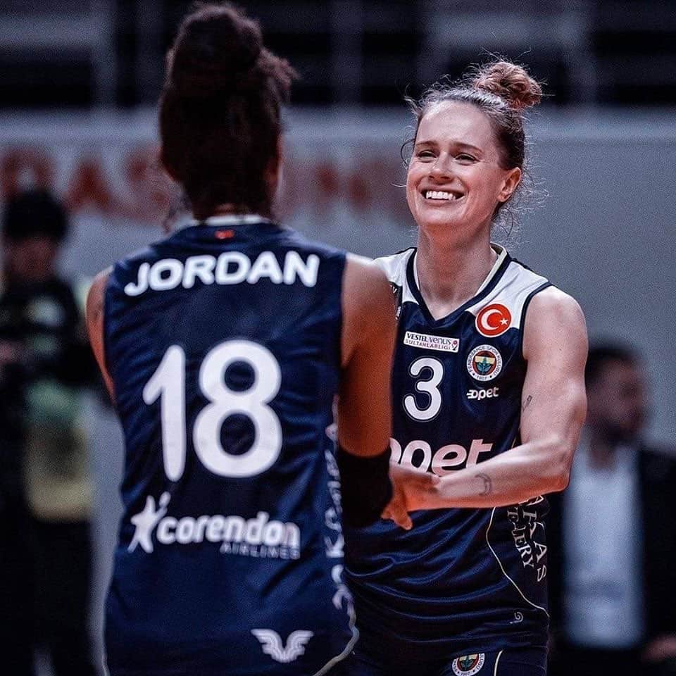 USA Volleyballさんのインスタグラム写真 - (USA VolleyballInstagram)「@usavwnt Weekly Update ✅Jordan Thompson and Kathryn Plummer were impressive in their pro debut matches. ✅Micha Hancock set an Italian Serie A1 record. ✅Annie Drews lifted her JT Marvelous Team into Japan V-League semis. ✅Kelsey Robinson pledging money in relief of tragic Australian fires with $20 per dig/save in month of January. - - - Read the full @teamusa update by clicking our bio 🔗」1月21日 11時03分 - usavolleyball