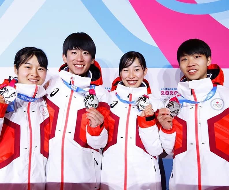 日本オリンピック委員会さんのインスタグラム写真 - (日本オリンピック委員会Instagram)「【#ユースオリンピック DAY12（1/20）】スノーボードの女子ハーフパイプで小野光希選手が金メダル、鍛治茉音選手が銀メダルを獲得。スキーのジャンプ/ノルディック複合混合団体では日本が銀メダルとなりました。（写真：アフロスポーツ、フォート・キシモト、OIS/IOC） ･ #スノーボード #ハーフパイプ #小野光希 #鍛治茉音 #snowboard #halfpipe #スキージャンプ #ノルディック複合 #宮﨑彩音 #西方優人 #工藤漱太 #久保田真知子 #skijumping #nordiccombined ･ #Lausanne2020 #YouthOlympics #YouthOlympicGames #がんばれニッポン #TEAMNIPPON #japaneseolympiccommittee . 📷AFLOSPORT, PHOTO KISHIMOTO, OIS/IOC」1月21日 11時19分 - teamjapanjoc