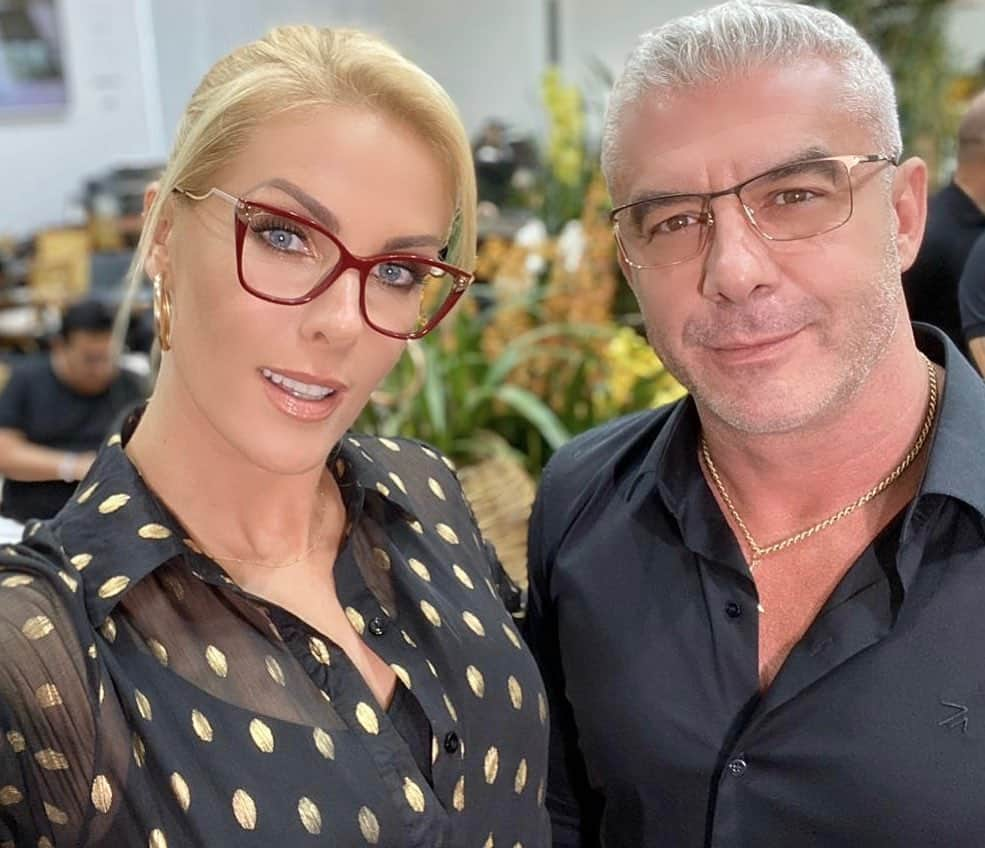 Ana Hickmannさんのインスタグラム写真 - (Ana HickmannInstagram)「Casal tipo benzinho 💕 trabalhando junto. Eu com @anahickmanneyewear @anahickmanneyeweareurope e o meu Maridão @alewin71 com @tchargeeyewear 💕!! Casal que trabalha junto ...(complete a frase 😃!!) #anahickmanneyewear」1月21日 11時20分 - ahickmann