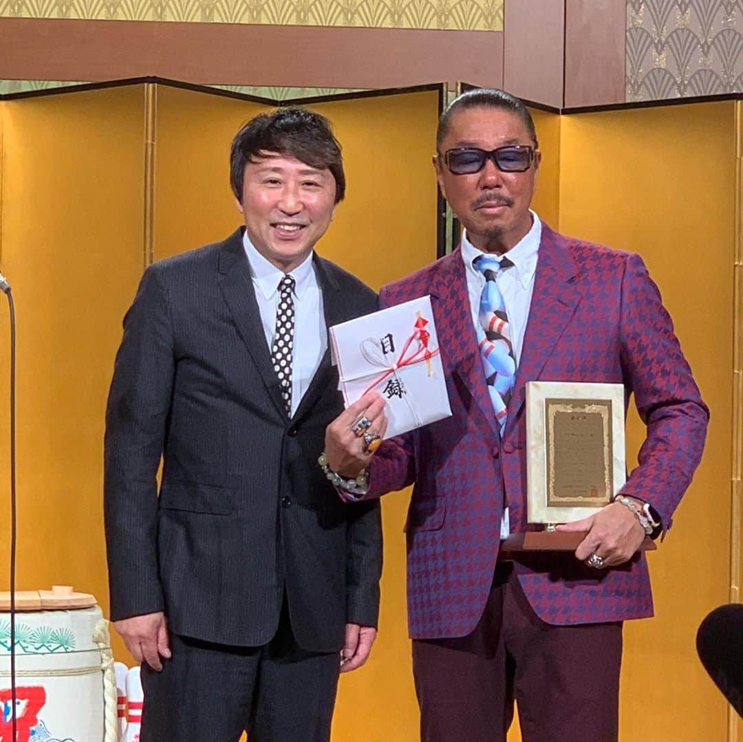 のインスタグラム：「昨日は品川プリンスホテルにて、日本ボウリング場協会の賀詞交歓会が開催されました！中里会長の開会式ご挨拶から始まり、小池百合子東京都知事からの祝辞も！2019年ボウリングマスメディア大賞は我らがブラザーKORN兄貴が授賞‼️👏兄貴ー！おめでとうございます㊗️🎉 ボウリング大使は熊本美和ちゃん💕おめでとうございます㊗️🎉 最優秀選手賞は姫路麗さん‼️💕おめでとうございます🎉㊗️ ニュースター賞は本橋優美ちゃんが授賞‼️おめでとうございます🎉㊗️ 最優秀アマチュア賞吉田由美子さん💕おめでとうございます🎉㊗️ ボウリングが大好きな僕ですから、この素晴らしいパーティー参加出来た事は本当に嬉しかったです！中里会長、お招き頂きありがとうございました‼️ ボウリング界に関わる沢山の方々にお会いしてご挨拶が出来ました！😊最後はKORN兄貴の歌で盛り上がってパーティーは終了しました！ #bowling #ボウリング #日本ボウリング場協会  #日本ボウリング場事業協同組合  #令和2年賀詞交歓会 #マスメディア大賞 #ブラザーkorn  #ボウリング大使 #熊本美和ちゃん #ニュースター賞 #本橋優美プロ  #最優秀賞アマチュア賞 #吉田由美子さん #最優秀賞選手賞 #姫路麗プロ  #中里則彦会長」