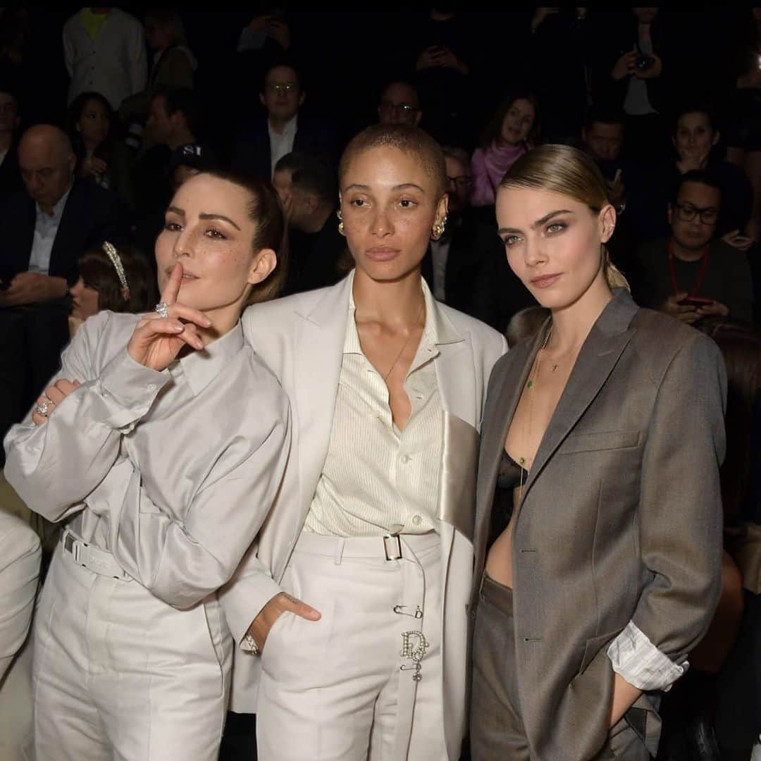 カーラ・デルヴィーニュのインスタグラム：「❤ @dior ❤」
