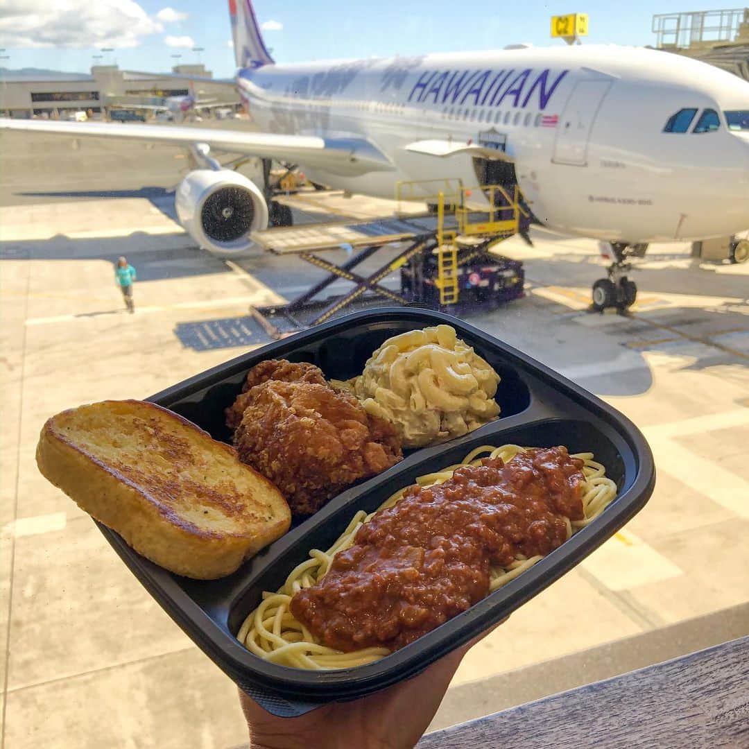 Zippy's Restaurantsさんのインスタグラム写真 - (Zippy's RestaurantsInstagram)「Zippy’s on a plane > 🐍🐍 on a plane. This month you and someone special can win a @hawaiianairlines trip by visiting Zippy’s. See Zippys.com for details. #nextstopzippys」1月21日 11時46分 - zippys