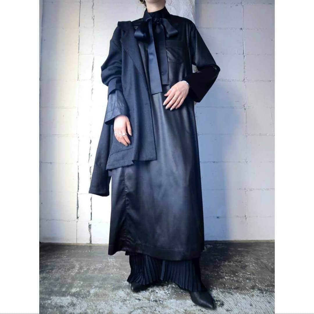 吉祥寺 古着屋 Orfeoのインスタグラム：「Shiney Long Shirt Style  #orfeo #kichijoji #tokyo #vintage #used #fashion #coordinate #outfit  掲載商品のお問い合わせはメールにて承っております。コメント、DMでのお問い合わせは受け付けておりませんのでご了承ください。」