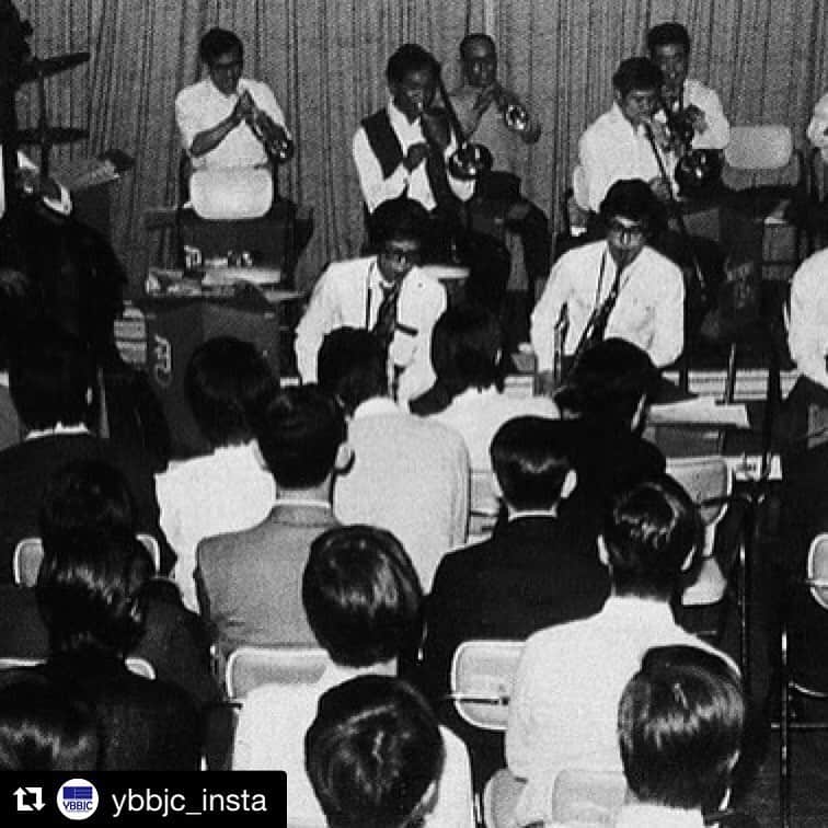 のインスタグラム：「🎺 毎年夏に開催される、学生ビッグバンドを対象とした 「YAMANO BIG BAND JAZZ CONTEST」 通称「YBBJC」のアカウントが開設されました〜🎷✨ 皆さまぜひフォローお願いします！ . . #Repost @ybbjc_insta ・・・ YBBJC公式インスタグラムです🎶 満を持して始動しました‼️ . #ybbjc #bigband #jazz #latin #swing #山野楽器 #山野ビッグバンドジャズコンテスト #ビッグバンド #ジャズ #ラテン #ラテンジャズ #スウィング #学バン  #sax #trombones #trumpet #piano #bass #drums #guitar #percussion」