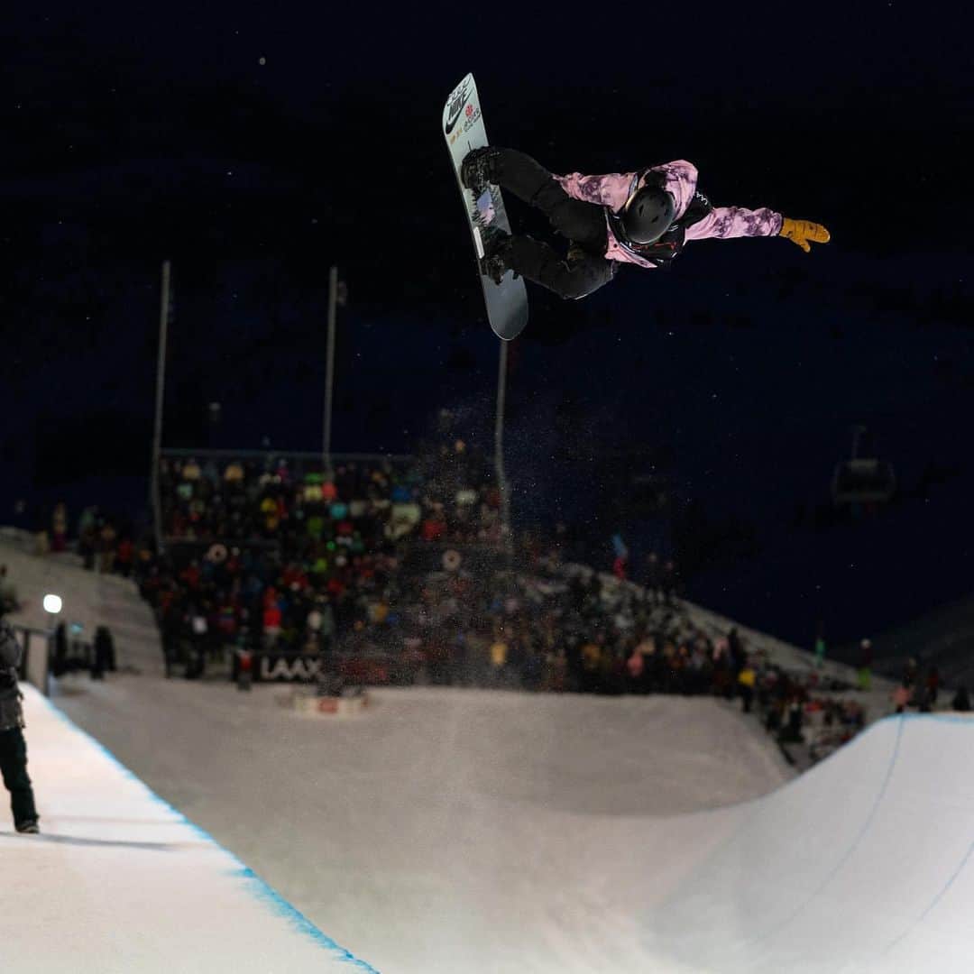 Burton Japanさんのインスタグラム写真 - (Burton JapanInstagram)「先日お伝えしたスロープスタイルに続き、Laax Open女子ハーフパイプでもBurtonライダーが大活躍。今シーズン好調をキープしているリウ・ジアウが3位、同じく中国出身のカイ・シュエトンが2位に入りました。次のオリンピックに向け、中国勢から目が離せんませんね。おめでとう！ Photo: Laemmerhirt & Ruggli / Laax Open #LaaxOpen」1月21日 12時05分 - burtonjapan
