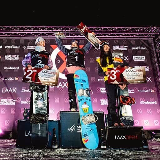 Burton Japanさんのインスタグラム写真 - (Burton JapanInstagram)「先日お伝えしたスロープスタイルに続き、Laax Open女子ハーフパイプでもBurtonライダーが大活躍。今シーズン好調をキープしているリウ・ジアウが3位、同じく中国出身のカイ・シュエトンが2位に入りました。次のオリンピックに向け、中国勢から目が離せんませんね。おめでとう！ Photo: Laemmerhirt & Ruggli / Laax Open #LaaxOpen」1月21日 12時05分 - burtonjapan