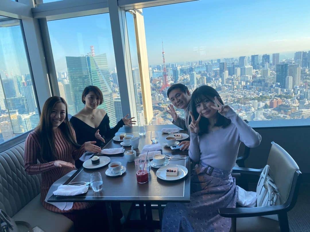 ありさ・あげまんクリエイターのインスタグラム：「恒例のリッツ・カールトン新年会🎉  2020年も頑張ろう❤️ #新年会 #リッツカールトン東京 #漫画家 #女社長 #経営者 #インフルエンサー #りょうチャンネル #フリーランス税本」